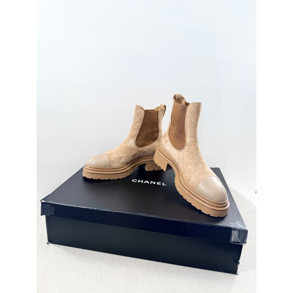 NWT Chanel Suede Calfskin & Lambskin Ankle Chelsea Boots Light Brown Women EU 38 - Picture 2 of 10